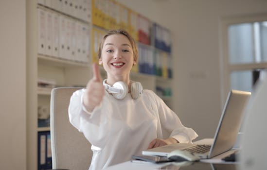 image of a successful freelancer smiling while using financial apps